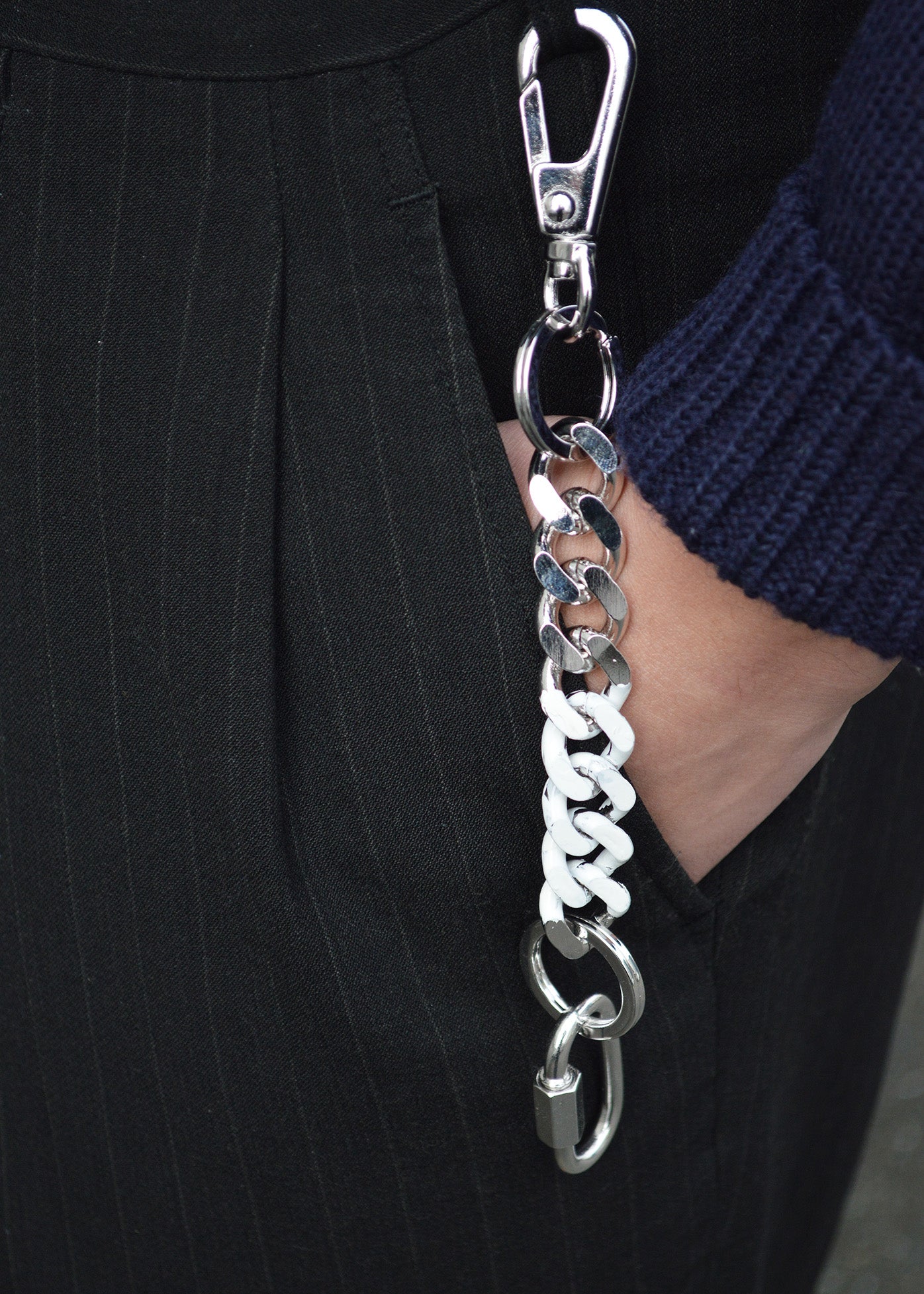 Signature Double Karabina Keychain Penki White